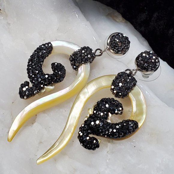 GG Unique Jewelry Jewelry - Silver Mother Of Pearl Crystals Earrings